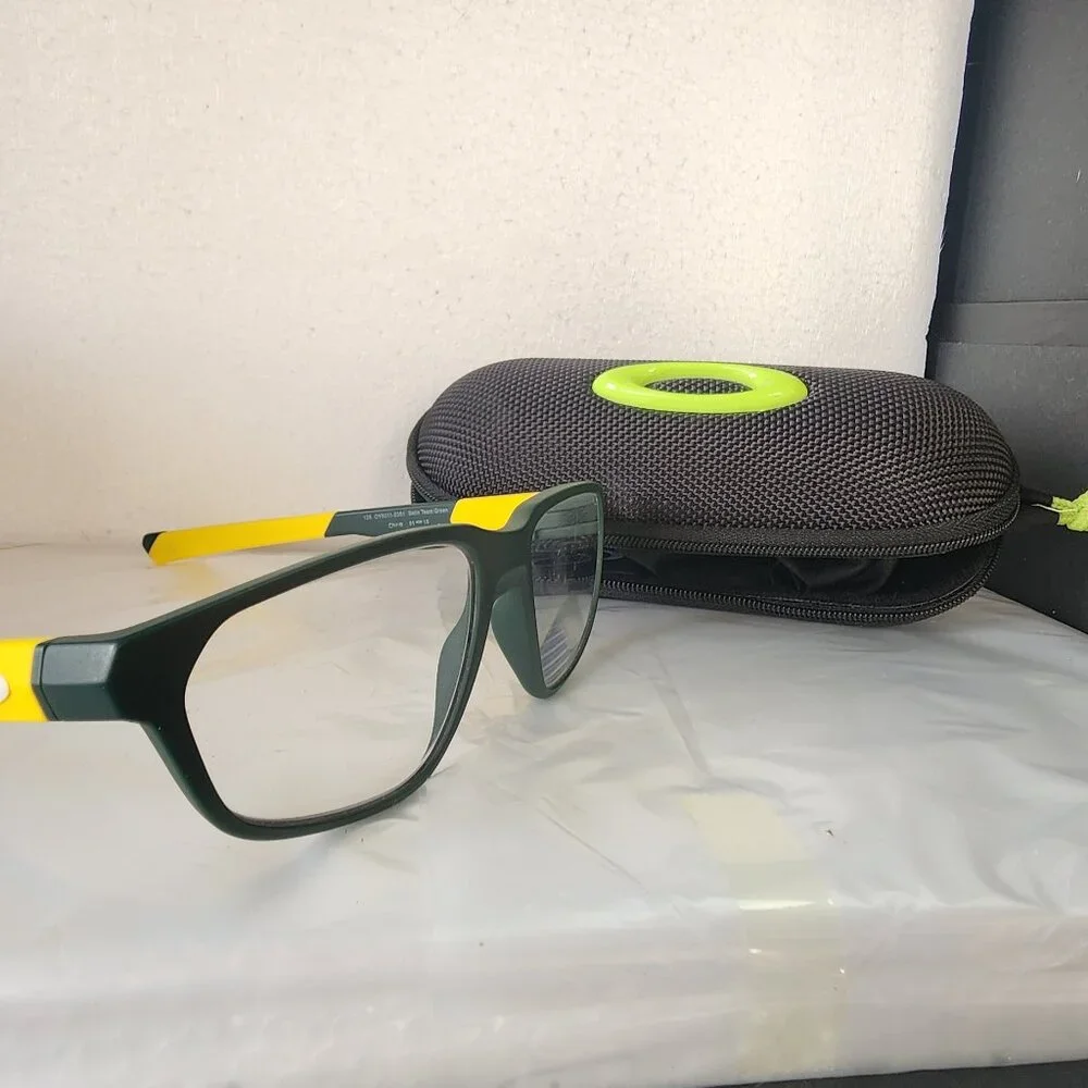 Oregon Ducks colored Oakley NWOT Tail whip satin finish green & yellow EYEGLASS